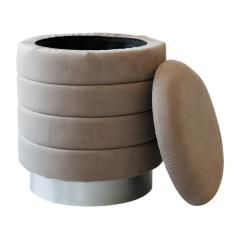 На белом фоне